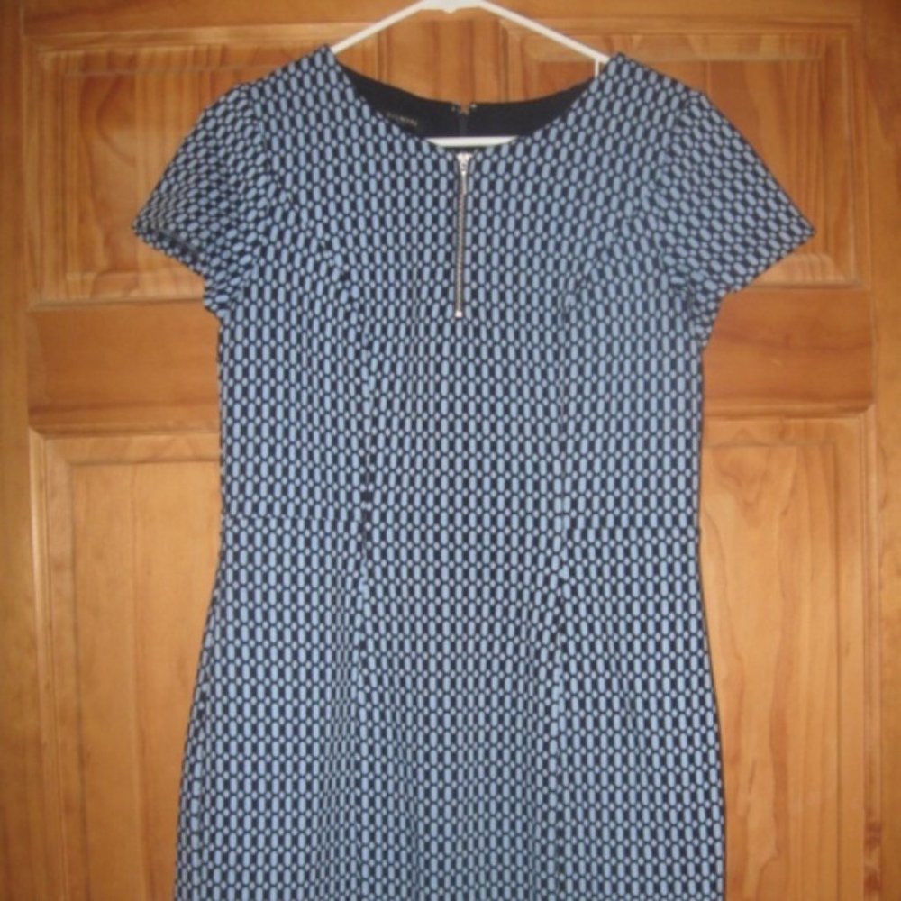 Talbots Petite Light Blue/Navy Blue Patterned Dress With Two Front Pockets